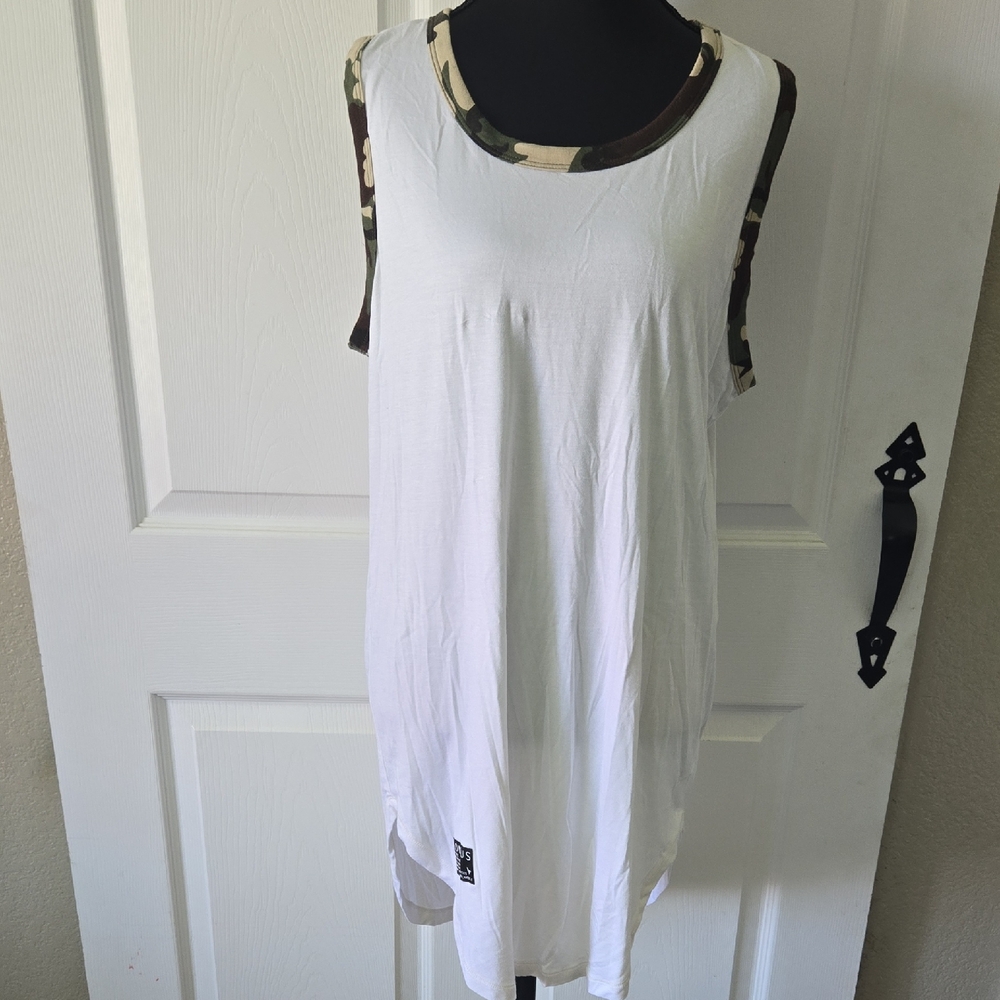 🔥 Konus WHITE Sleeveless Longline Tank Top with‎ Camo Trim - NWT 🔥